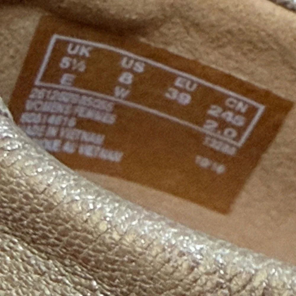 Clarks collection cushion